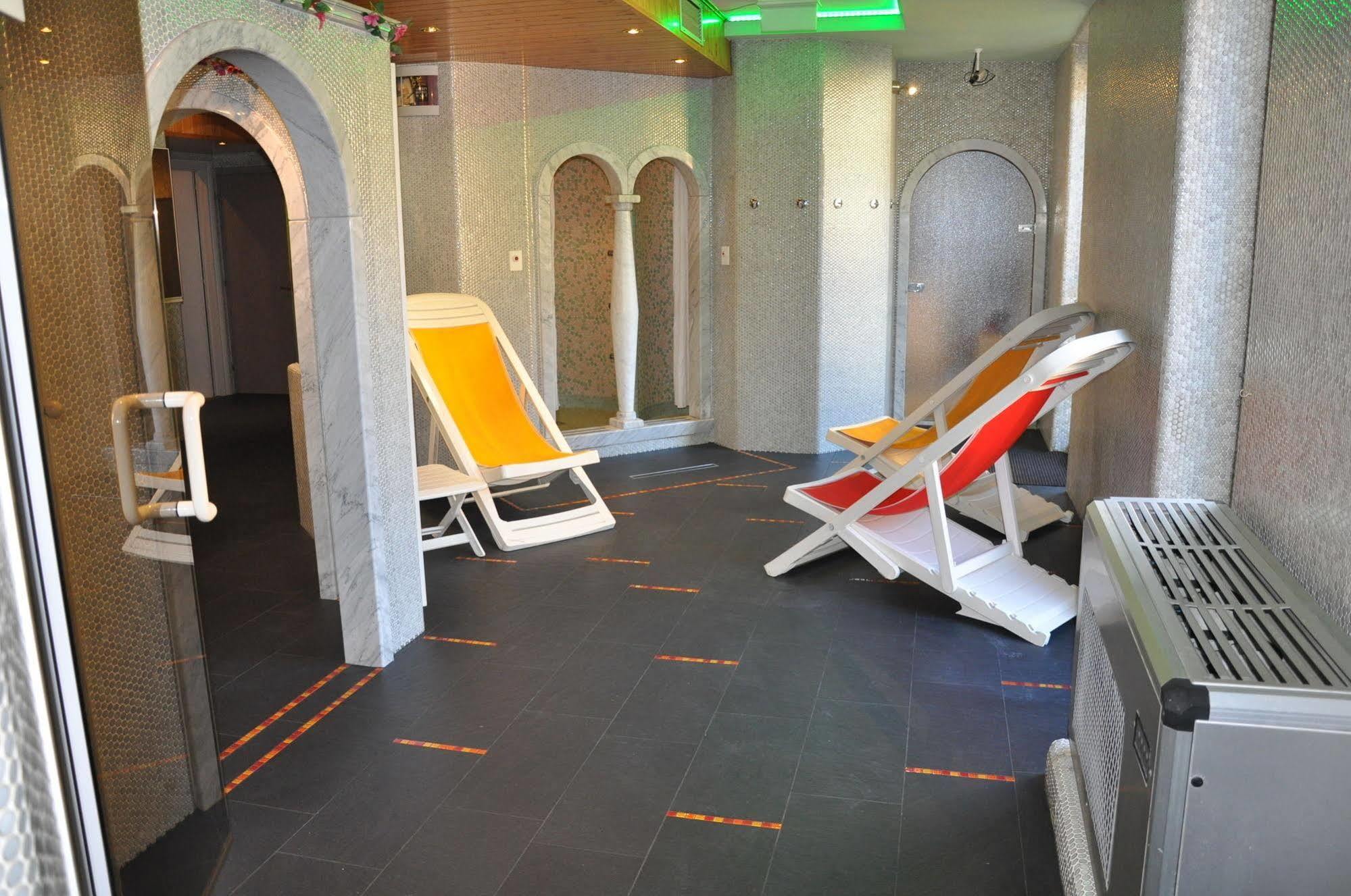 Liberty Hotel Malè エクステリア 写真